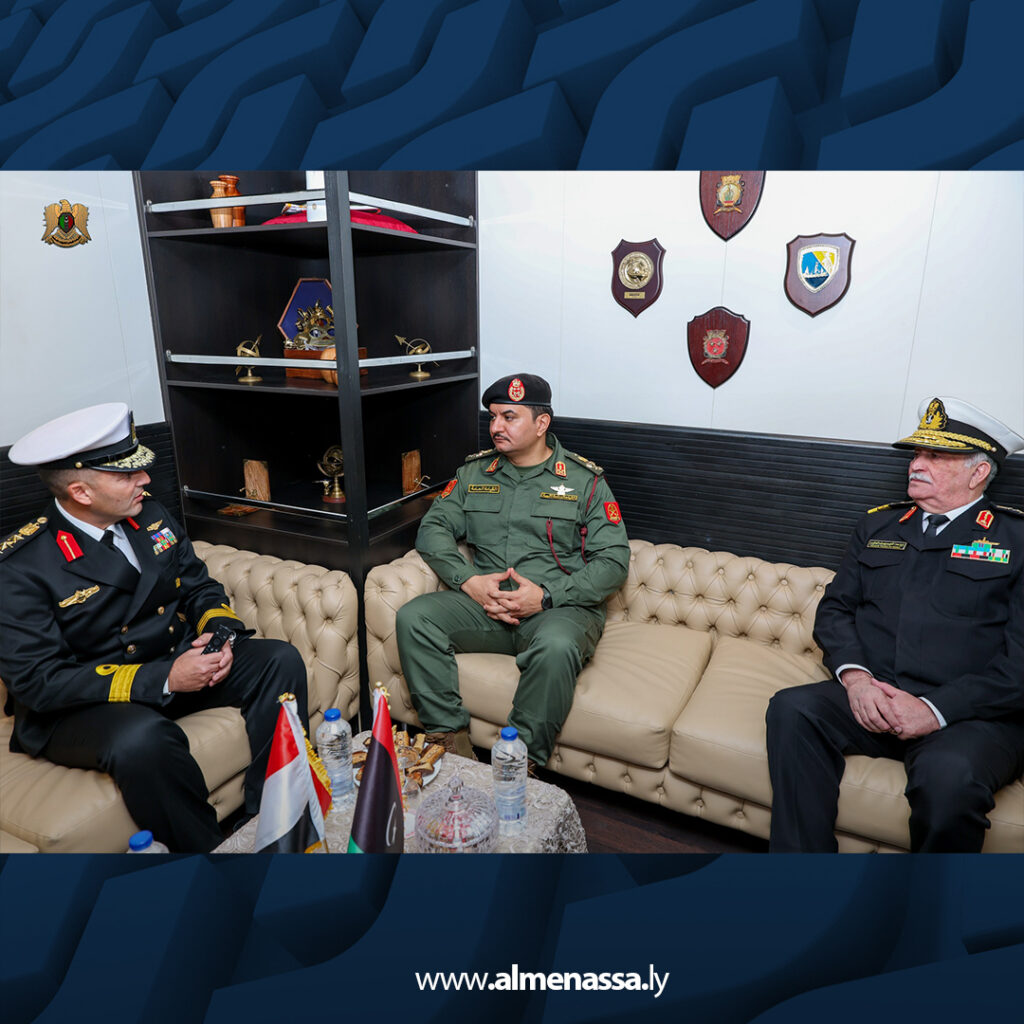 Extra 9.jpg17 9 نائب القائد العام يزور الفرقاطة المصرية "سجم بورسعيد 976" بقاعدة بنغازي البحرية