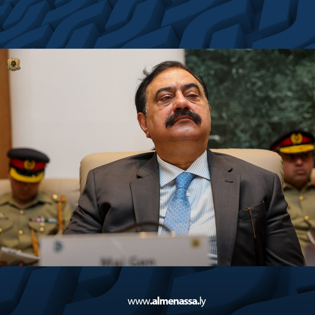 Extra 95.jpg3 95 نائب القائد العام للقوات المسلحة يعقد اجتماعا موسعا مع قائد الجيش الباكستاني