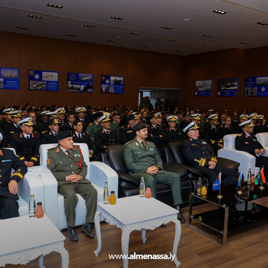 Extra 1.jpg17 1 رئيس الأركان العامة للقوات المسلحة يزور قاعدة بنغازي البحرية لتفقد مرافق القاعدة والاطلاع على سير عملها