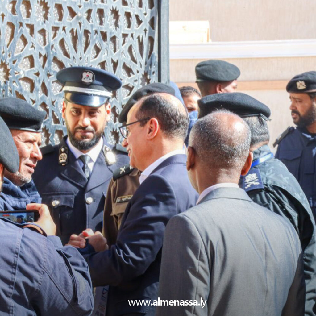 Extra 2.jpg6 2 نائب رئيس الحكومة ووزير الدفاع يتفقد المراكز الانتخابية في سبها ضمن مبادرة «معًا من أجل الجنوب»