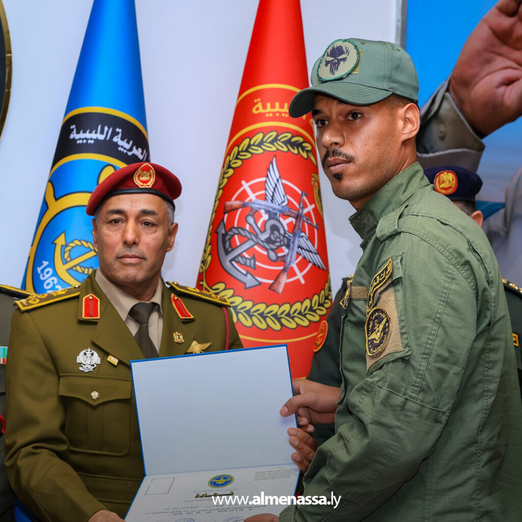 Extra 2.jpg7 2 رئيس الأركان العامة للقوات المسلحة يزور قاعدة بنغازي البحرية لتفقد مرافق القاعدة والاطلاع على سير عملها