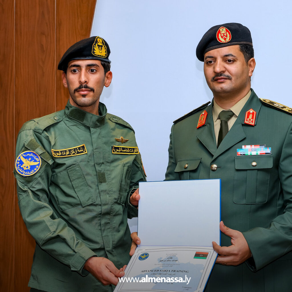 Extra 30.jpg1 30 رئيس الأركان العامة للقوات المسلحة يزور قاعدة بنغازي البحرية لتفقد مرافق القاعدة والاطلاع على سير عملها