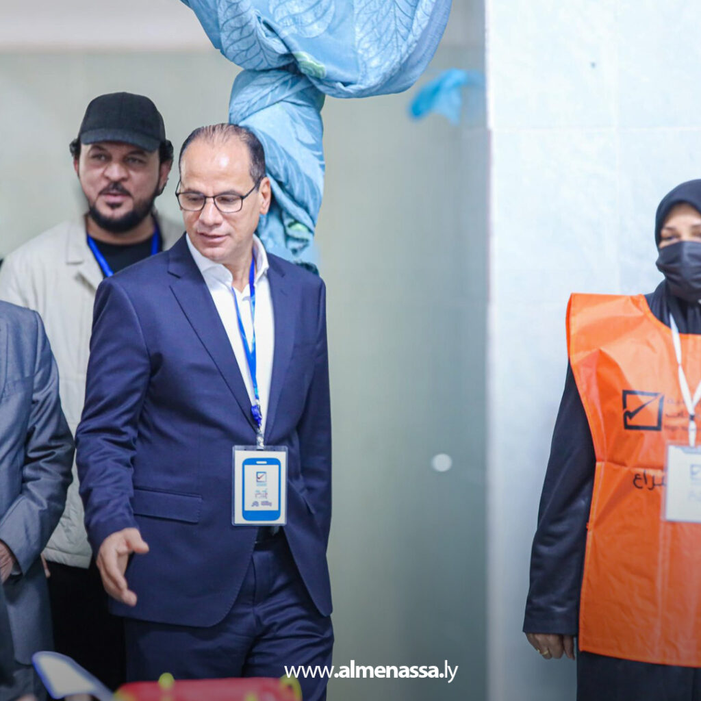 Extra 4.jpg4 4 نائب رئيس الحكومة ووزير الدفاع يتفقد المراكز الانتخابية في سبها ضمن مبادرة «معًا من أجل الجنوب»