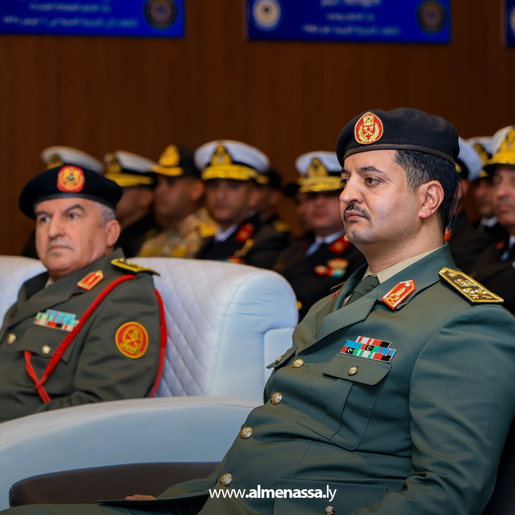 Extra 6.jpg5 6 رئيس الأركان العامة للقوات المسلحة يزور قاعدة بنغازي البحرية لتفقد مرافق القاعدة والاطلاع على سير عملها