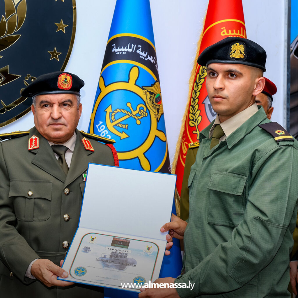 Extra .jpg22 رئيس الأركان العامة للقوات المسلحة يزور قاعدة بنغازي البحرية لتفقد مرافق القاعدة والاطلاع على سير عملها