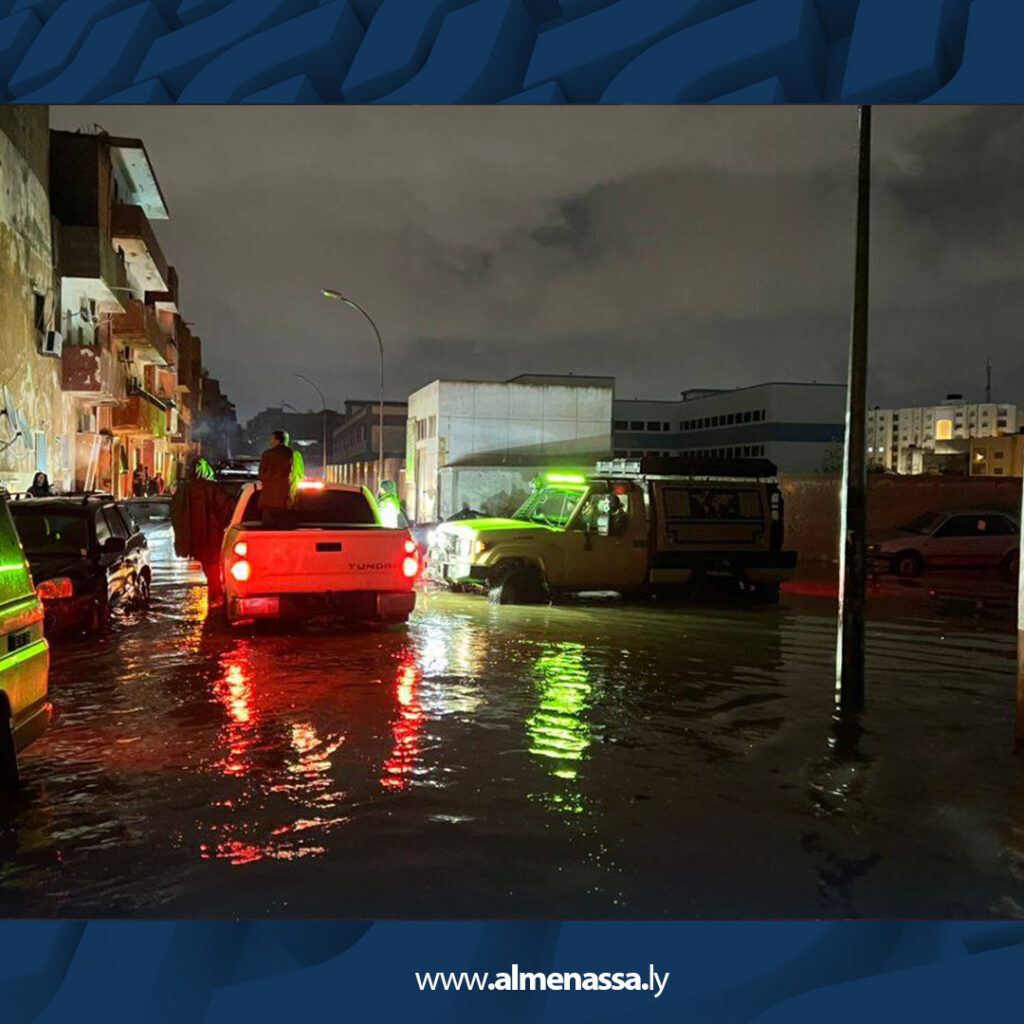 ext.jpg4 الضفادع البشرية بالقوات الخاصة تنفذ عمليات إنقاذ لعائلات محاصرة بمياه الأمطار في بنغازي