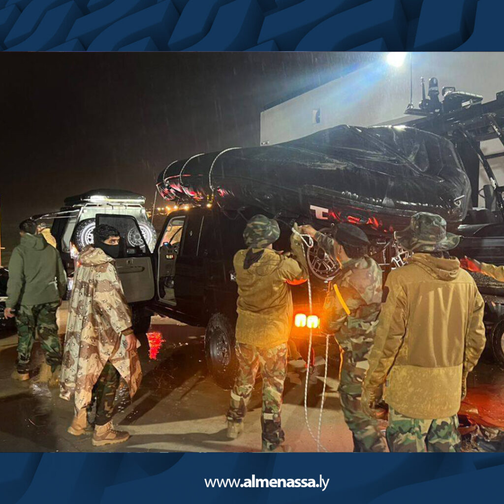 ext.jpg6 الضفادع البشرية بالقوات الخاصة تنفذ عمليات إنقاذ لعائلات محاصرة بمياه الأمطار في بنغازي