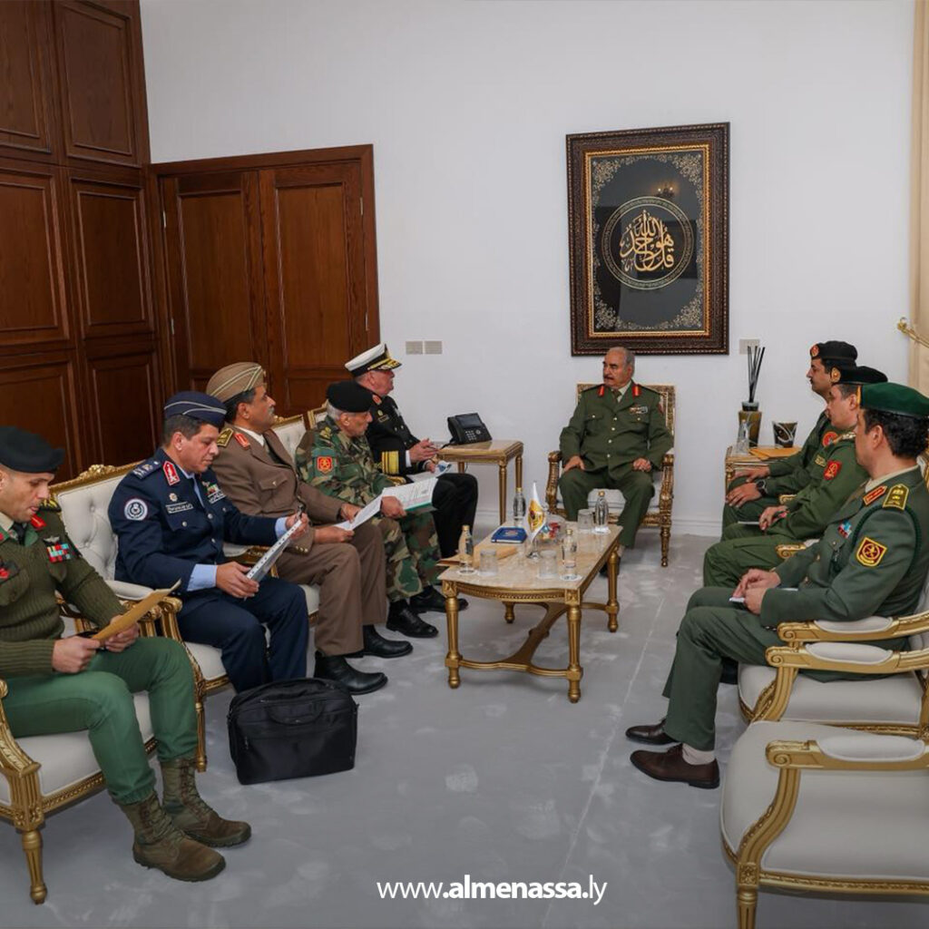 Extra 1.jpg1111111 1 القائد العام يبحث المستجدات العسكرية وخطط رفع الجاهزية مع رؤساء الأركان