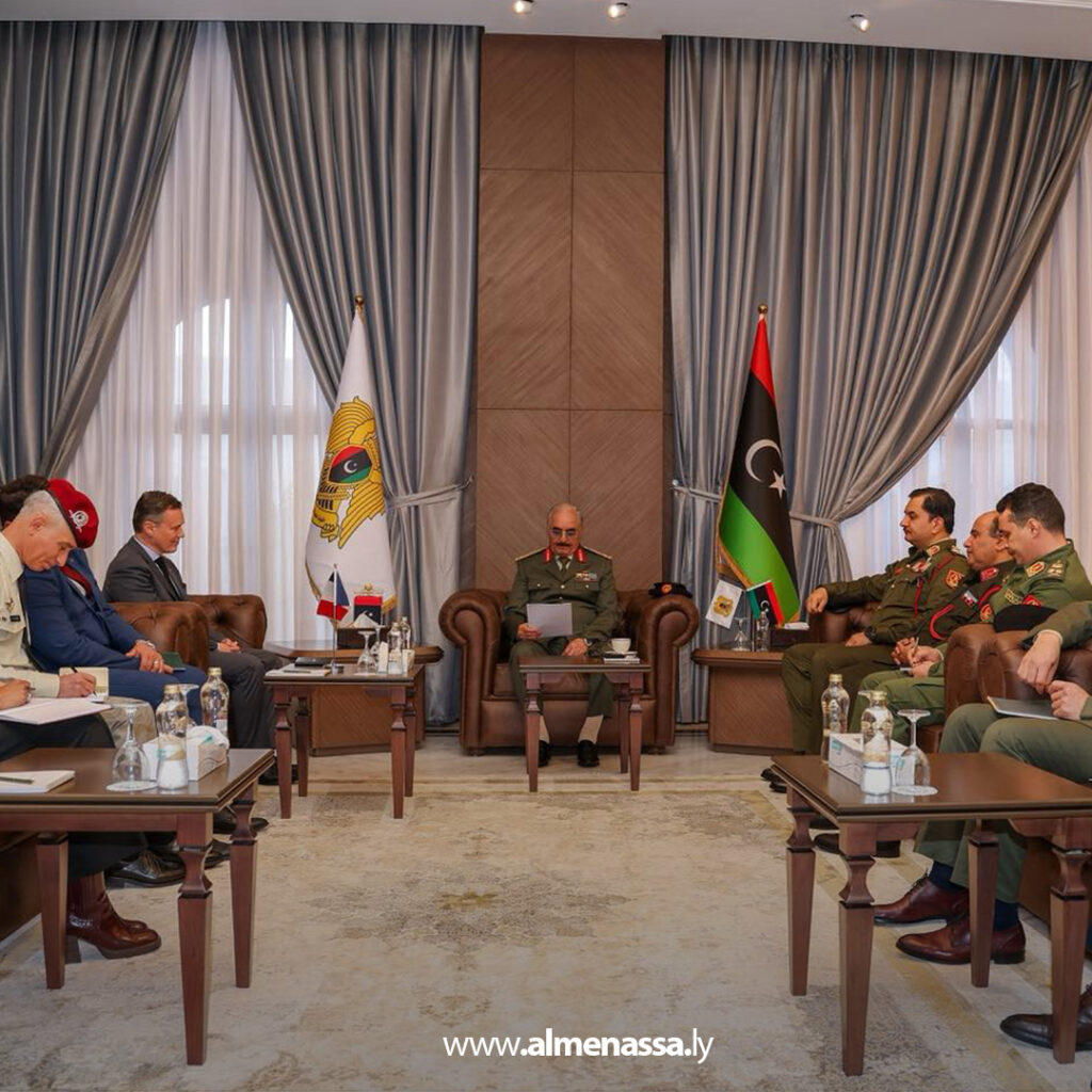 Extra 1.jpg11111111111111 1 القائد العام للقوات المسلحة يستقبل السفير الفرنسي لبحث تعزيز التعاون الثنائي