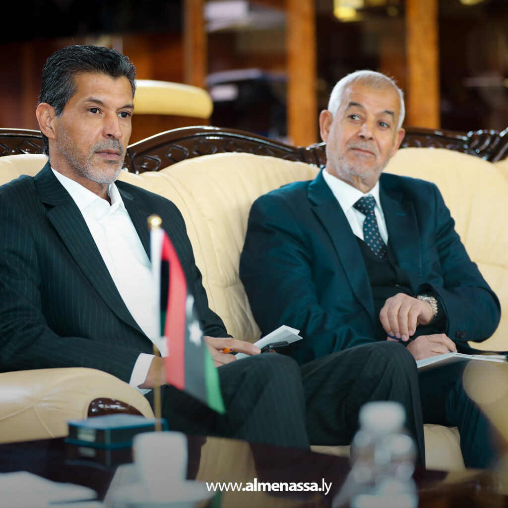 وزير الاقتصاد يلتقي سفير بريطانيا لبحث تعزيز التعاون التجاري والاستثماري