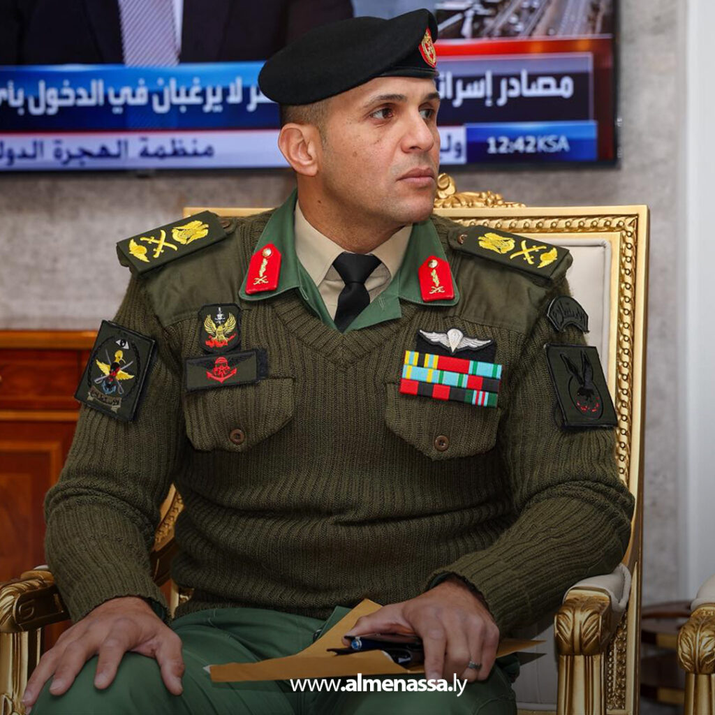 Extra 15.jpg111 15 القائد العام يبحث المستجدات العسكرية وخطط رفع الجاهزية مع رؤساء الأركان