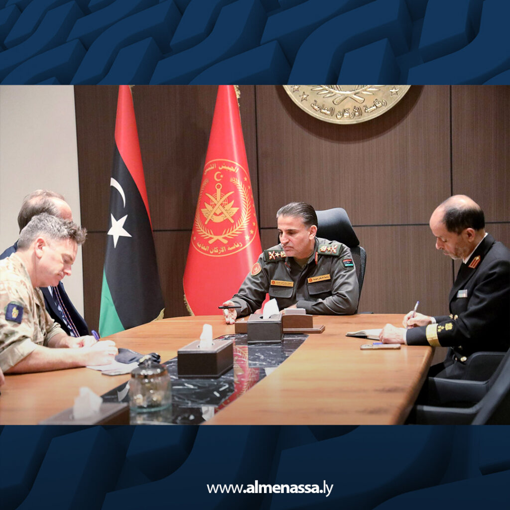 رئيس الأركان العامة بالمنطقة الغربية يبحث مع السفير البريطاني آفاق التعاون العسكري وبرامج التدريب