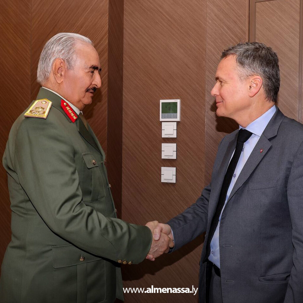 Extra 2.jpg1111111 2 القائد العام للقوات المسلحة يستقبل السفير الفرنسي لبحث تعزيز التعاون الثنائي