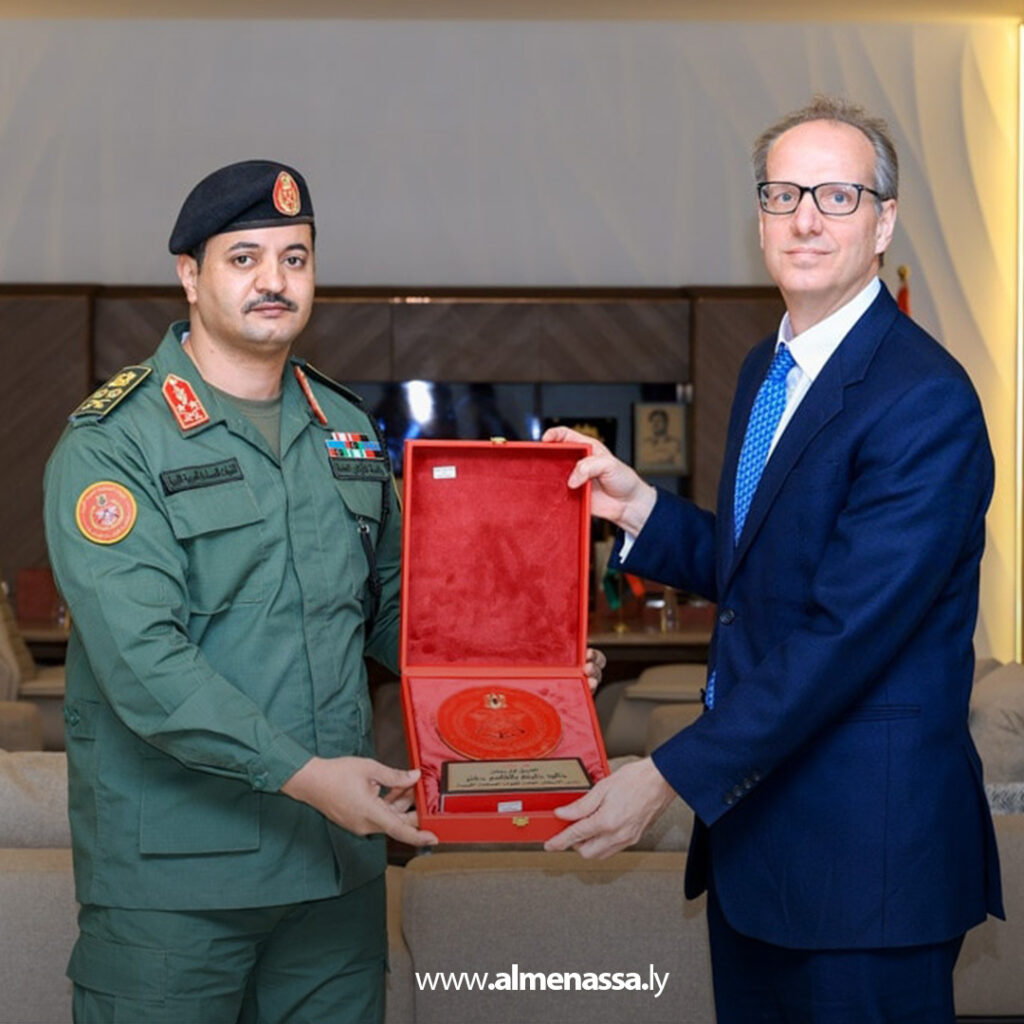 Extra 229 رئيس الأركان العامة يستقبل السفير البريطاني لبحث التعاون الأمني