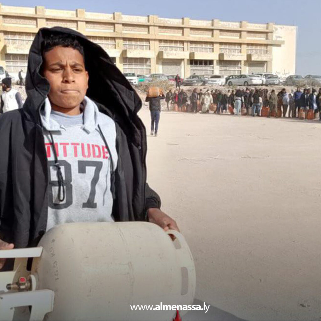 Extra 28.jpg111 28 توزيع أسطوانات الغاز للمواطنين ضمن خطة تنظيمية لضمان الانسيابية