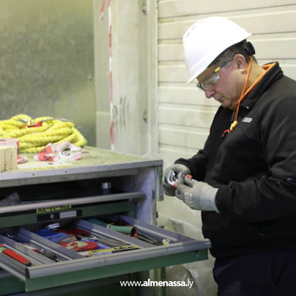 Extra 29.jpg1 29 قرب انتهاء أعمال الوحدة الغازية الخامسة بمحطة كهرباء جنوب طرابلس