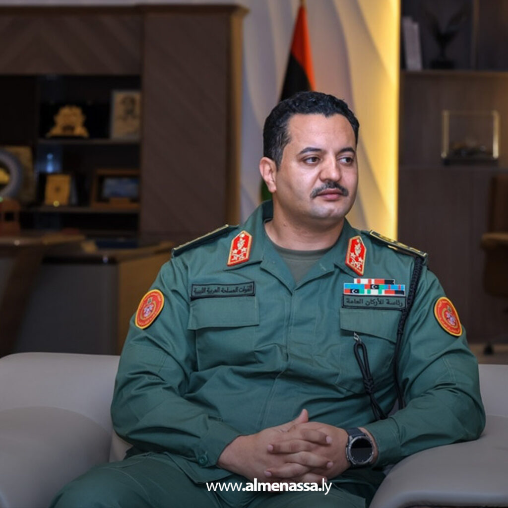 Extra 36.jpg111 36 رئيس الأركان العامة يستقبل السفير البريطاني لبحث التعاون الأمني
