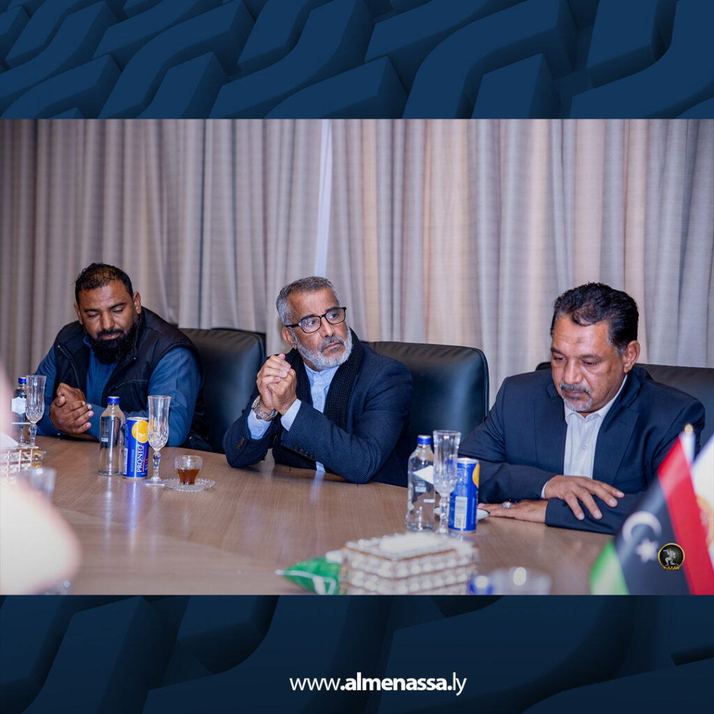 Extra 37.jpg3 37 رئيس الأركان العامة يستقبل وفد مشايخ وأعيان الكفرة ويؤكد أولوية حماية المواطن وتأمين الجنوب