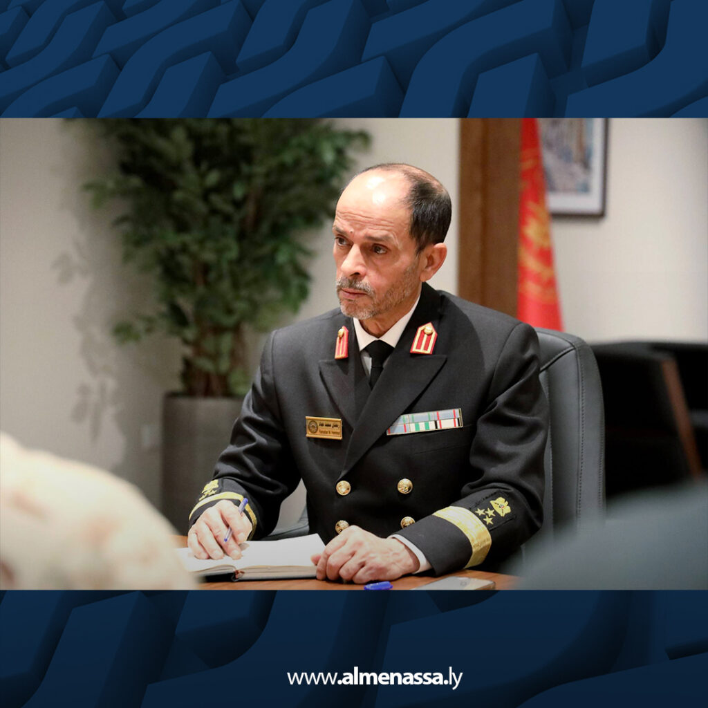 Extra 39.jpg6 39 رئيس الأركان العامة بالمنطقة الغربية يبحث مع السفير البريطاني آفاق التعاون العسكري وبرامج التدريب