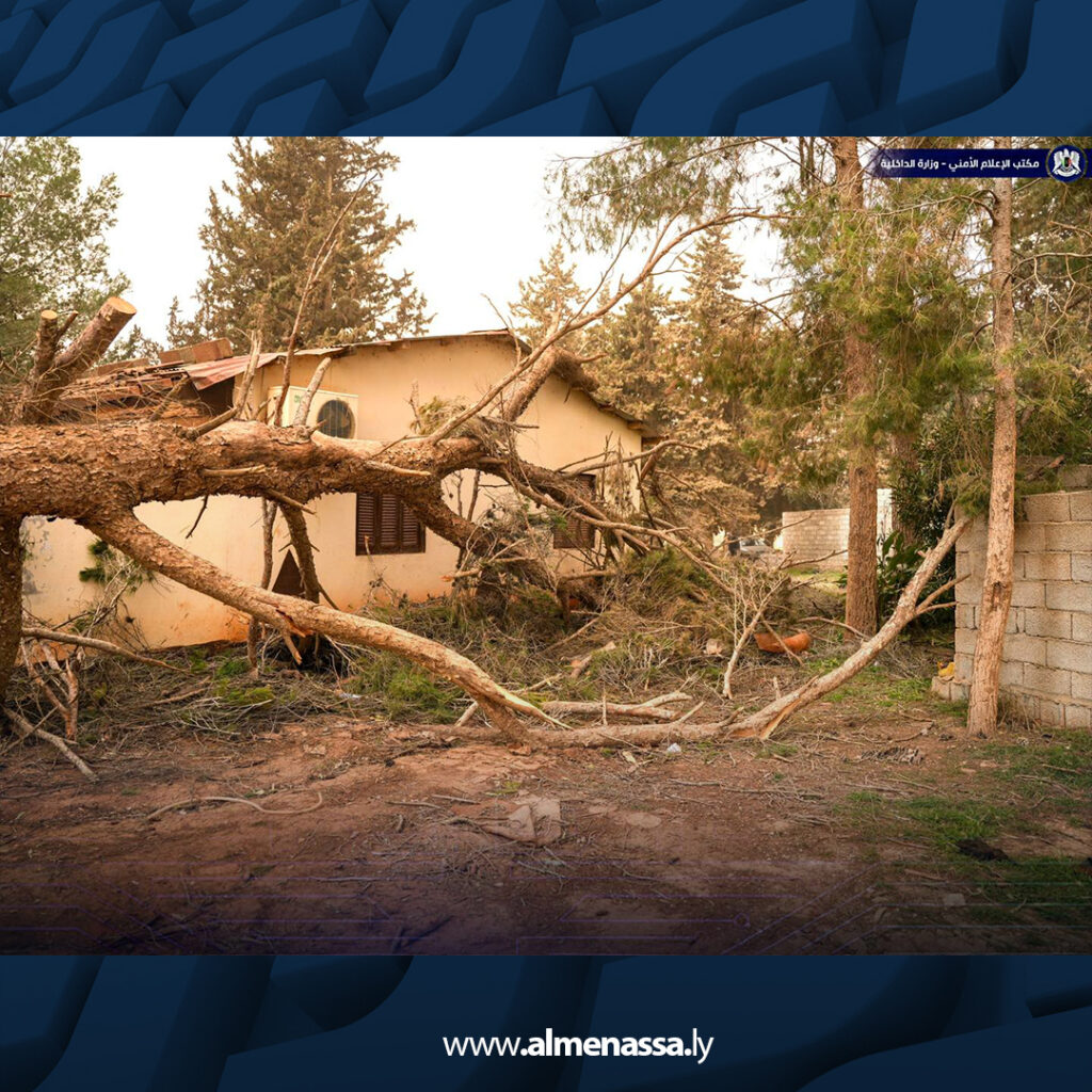 Extra 4.jpg19 4 اللجنة العليا للطوارئ تزور شحات لإجلاء المتضررين من العاصفة ومعالجة الأوضاع الإنسانية