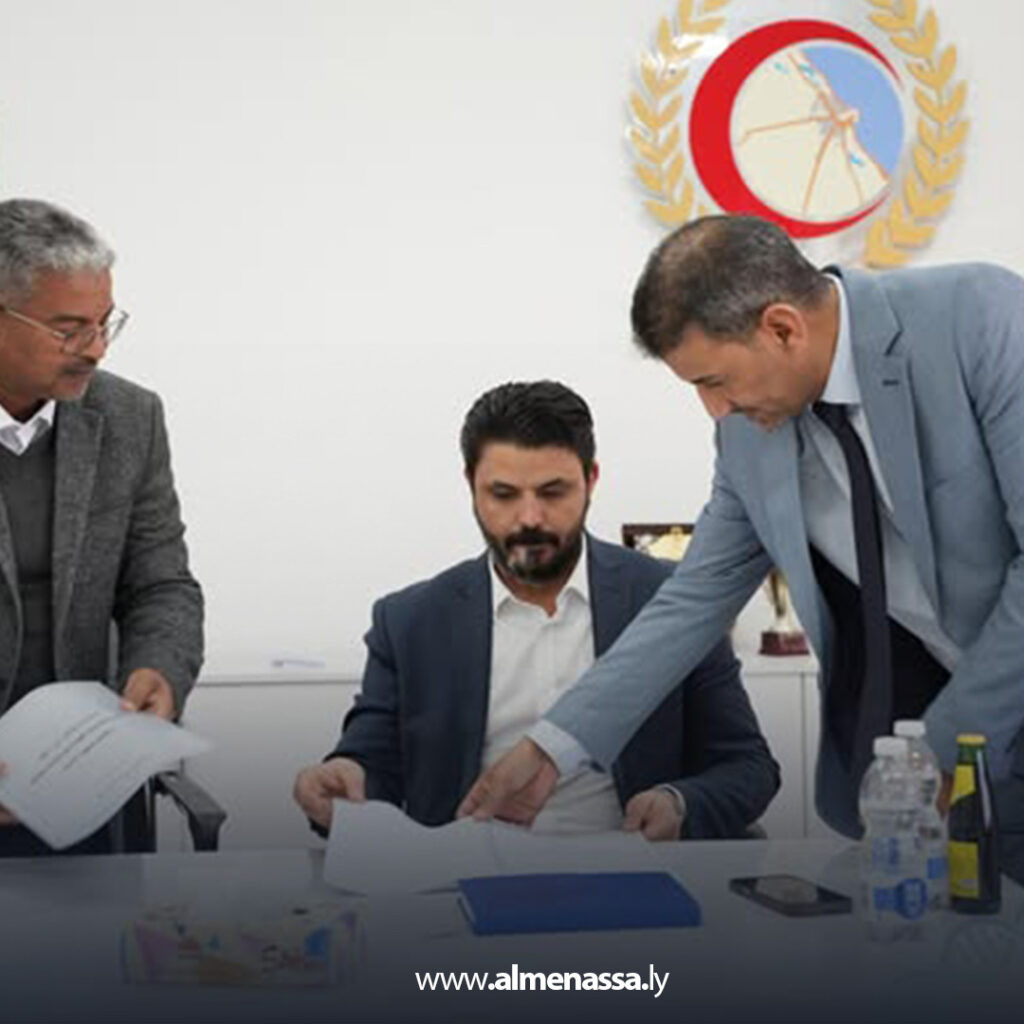 وكيل عام وزارة الصحة يتسلّم التقرير النهائي لمعايير إنشاء واعتماد المؤسسات الصحية 2 Extra 4.jpg1 4