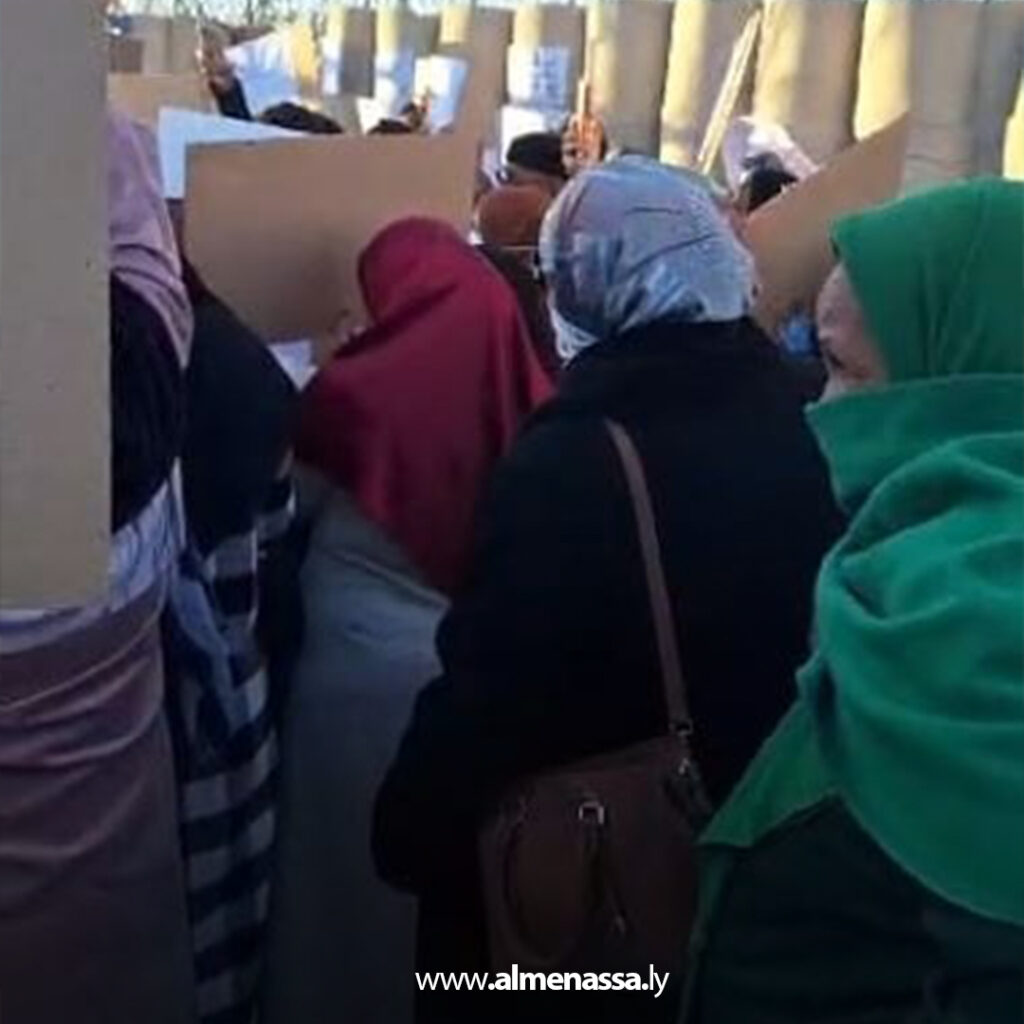 Extra 5 تظاهرات أمام مقر البعثة الأممية في جنزور للمطالبة بإسقاط حكومة الدبيبة