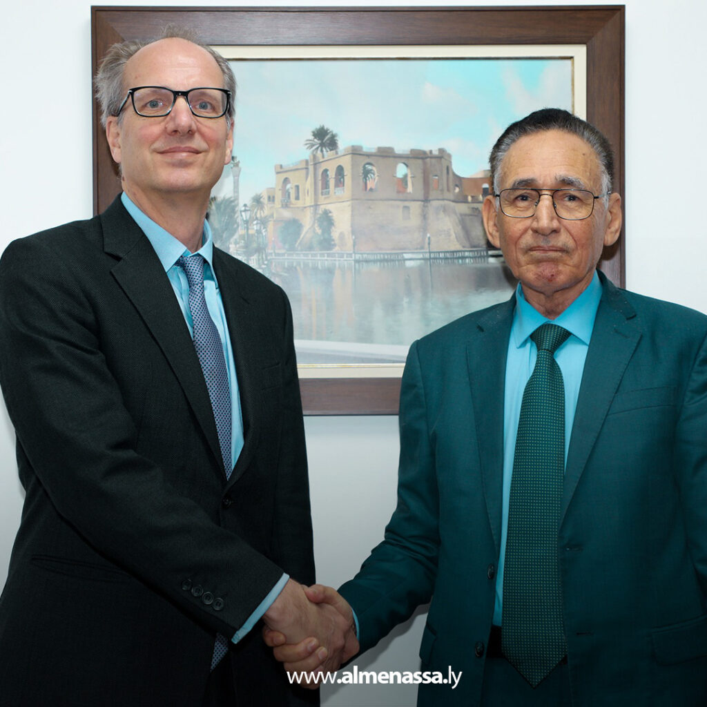 وزير الاقتصاد يلتقي سفير بريطانيا لبحث تعزيز التعاون التجاري والاستثماري