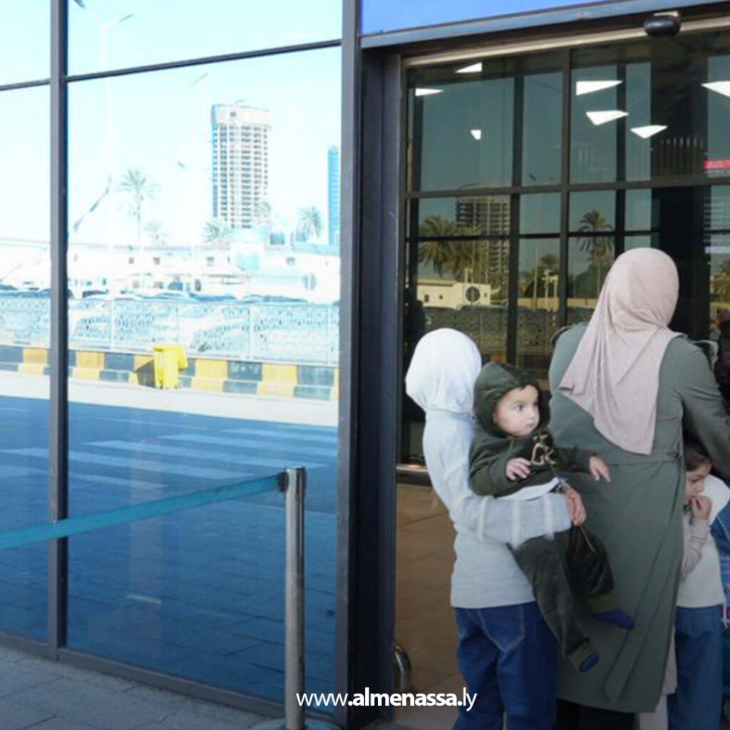 Extra 59.jpg1 59 ترحيل مجموعة من اللاجئين السوريين عبر مطار معيتيقة