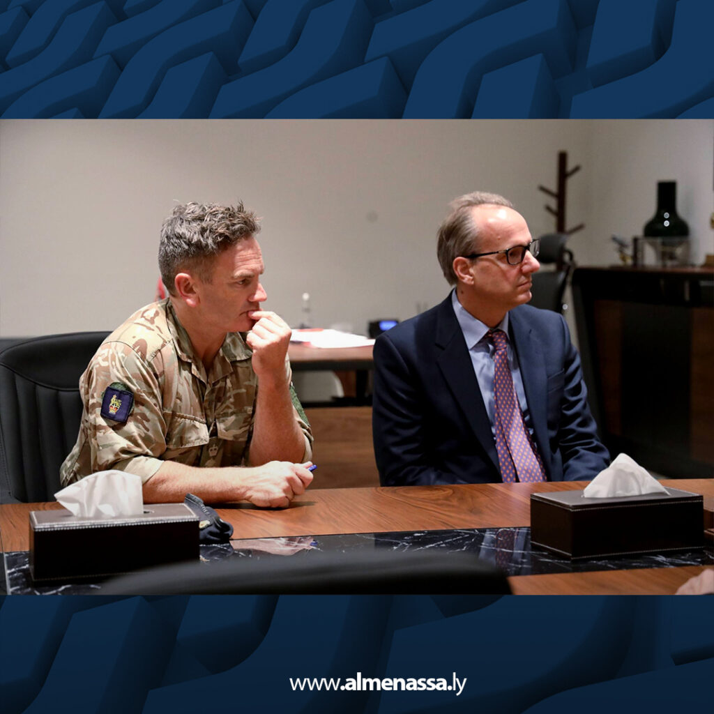 رئيس الأركان العامة بالمنطقة الغربية يبحث مع السفير البريطاني آفاق التعاون العسكري وبرامج التدريب