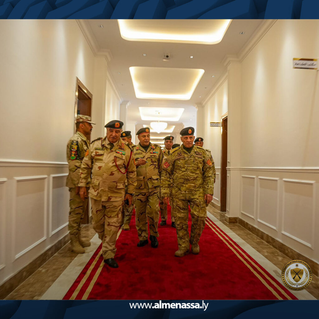 Extra 64.jpg5 64 معاون رئيس أركان القوات البرية يتفقد المنطقة العسكرية الوسطى ويطلع على جاهزية الوحدات وغرفة العمليات الأمنية