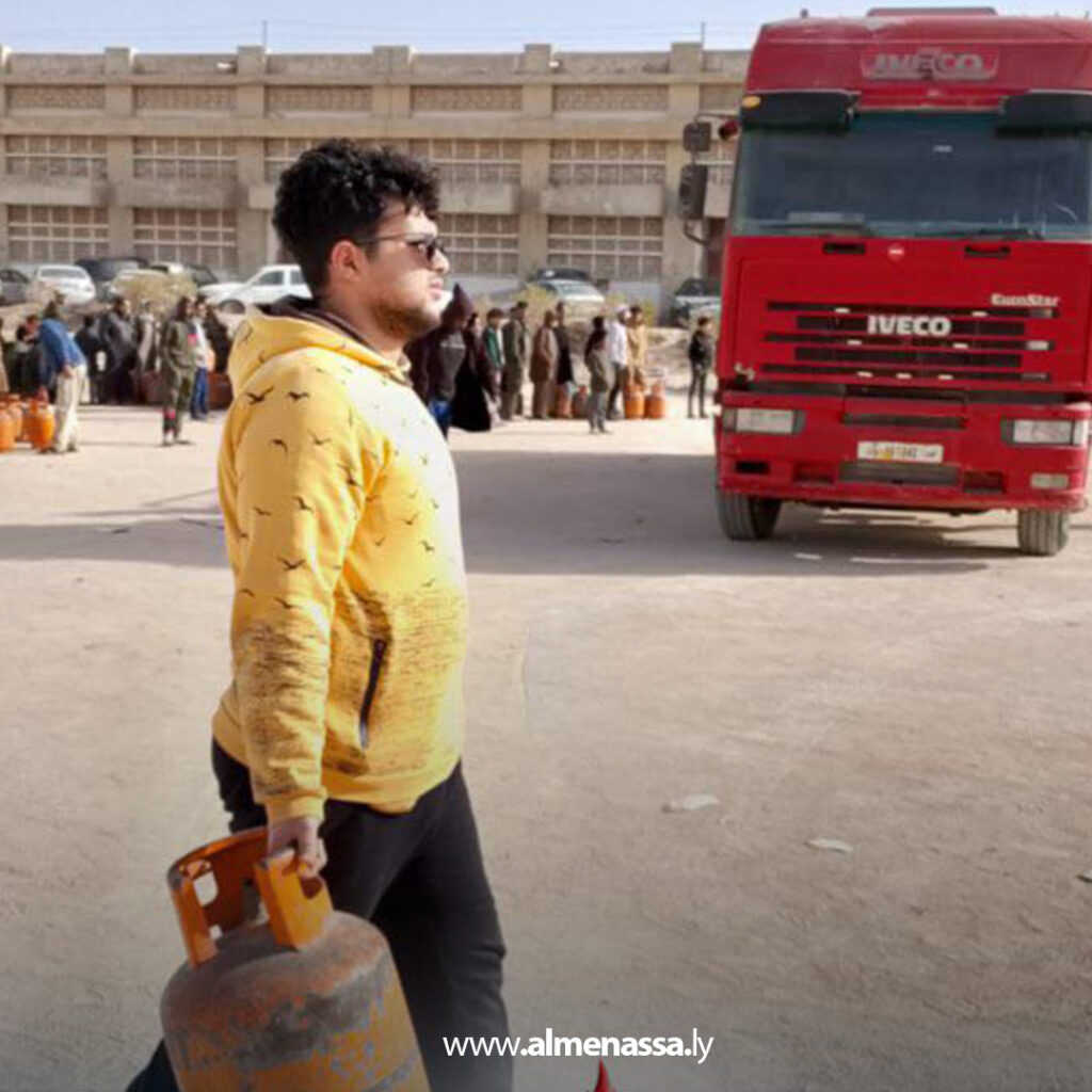 Extra 75.jpg11 75 توزيع أسطوانات الغاز للمواطنين ضمن خطة تنظيمية لضمان الانسيابية