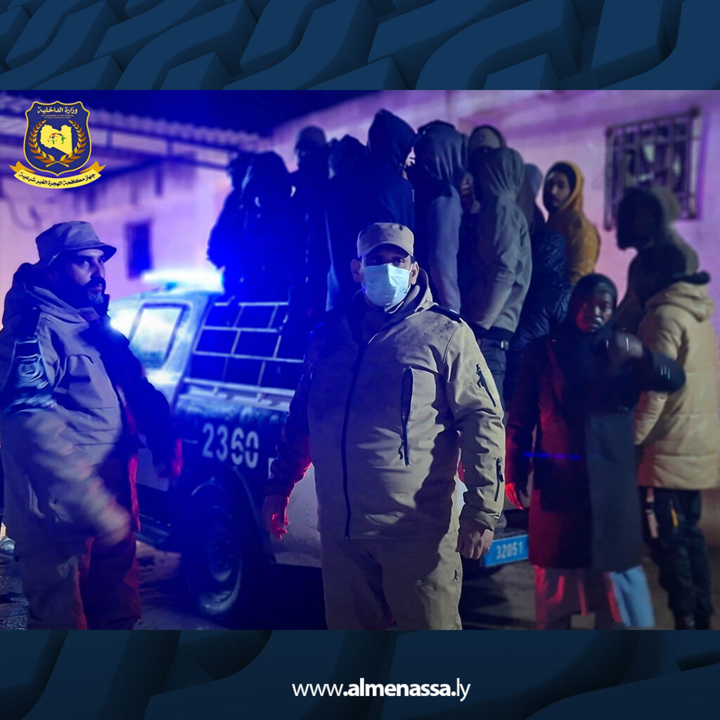 Extra 8.jpg4 8 جهاز مكافحة الهجرة البيضاء يضبط مخالفين ضمن دوريات مستمرة