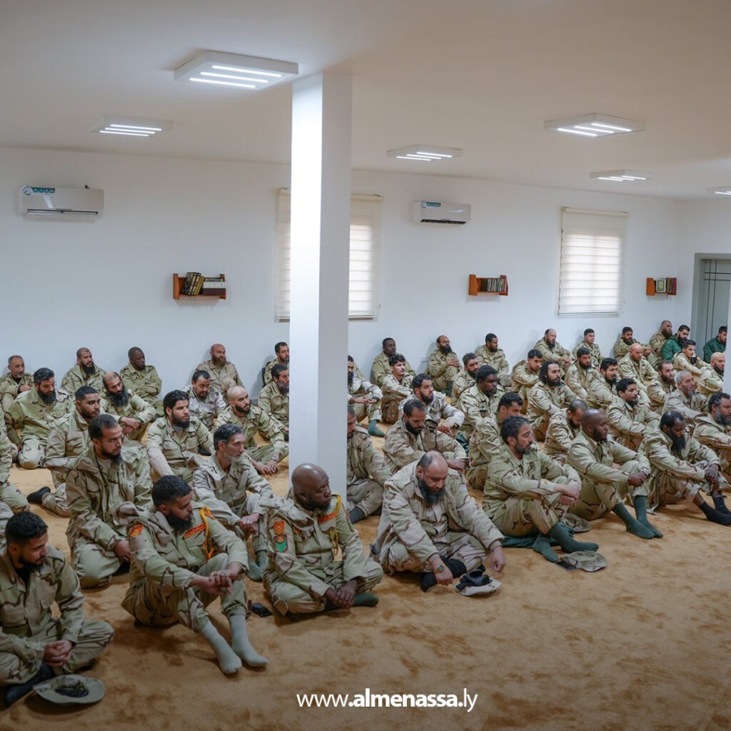 Extra 97 كتيبة 210 مشاة تُقيم محاضرات توجيهية لتعزيز الانضباط والوعي العسكري