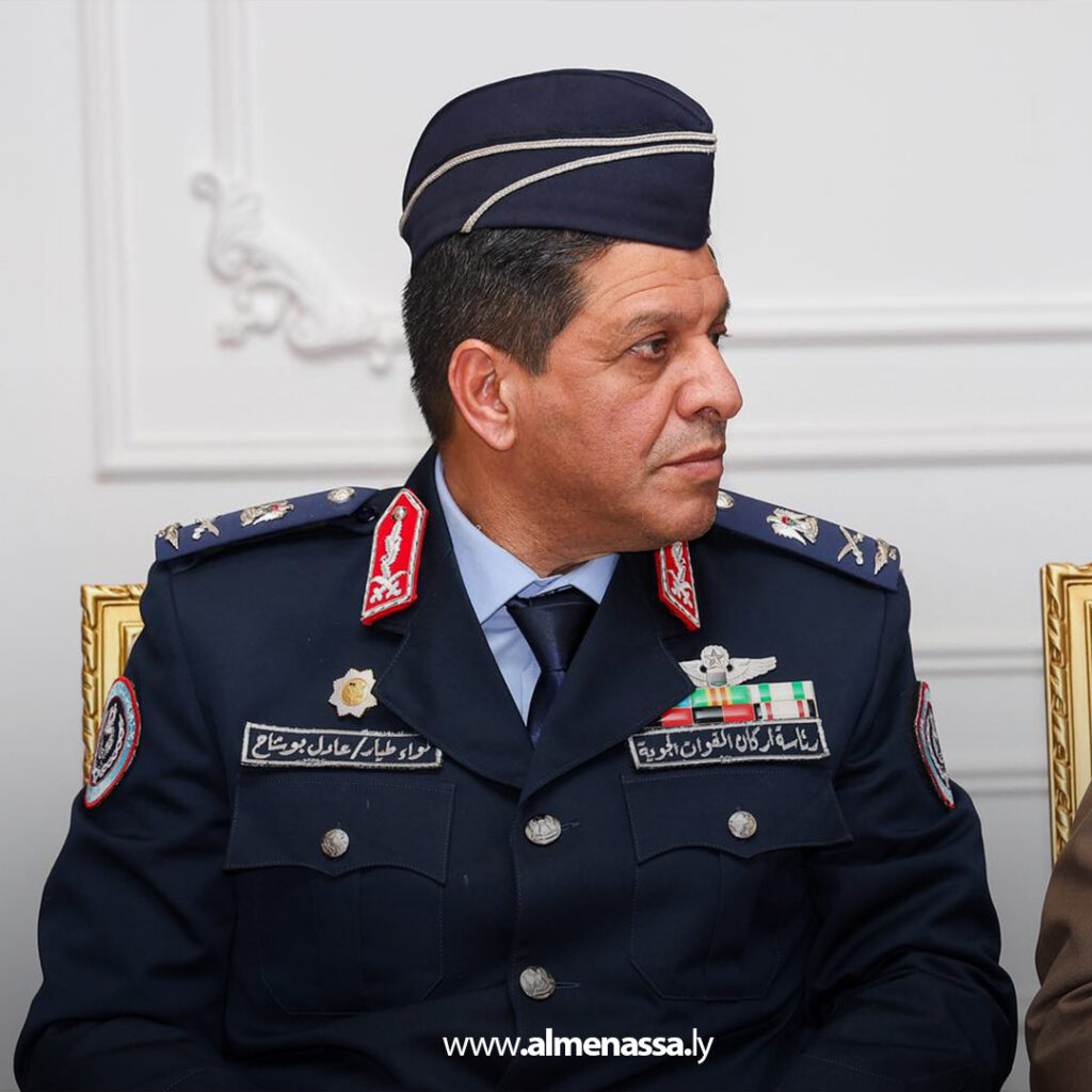 Extra.jpg111111111111 القائد العام يبحث المستجدات العسكرية وخطط رفع الجاهزية مع رؤساء الأركان