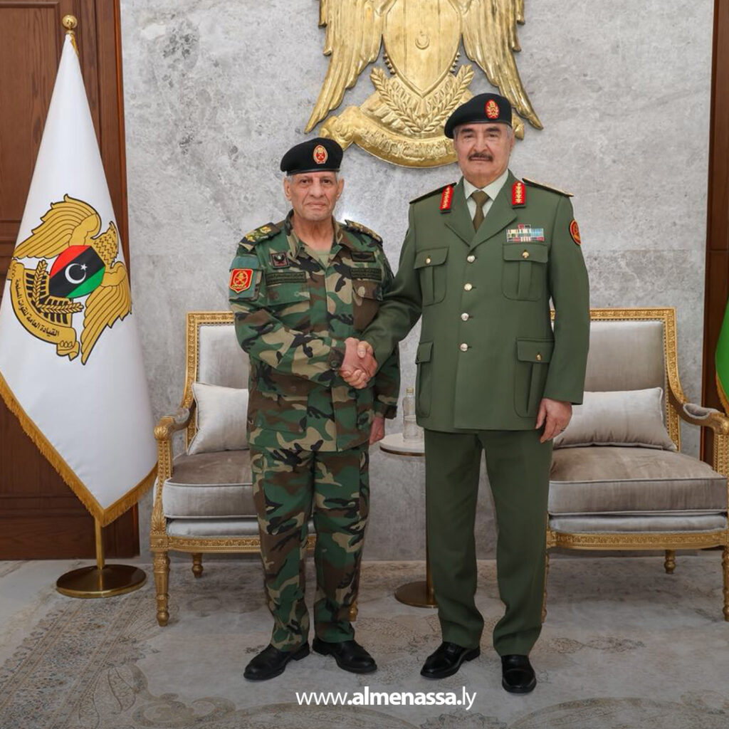 Extra.jpg11111111111111 القائد العام يبحث المستجدات العسكرية وخطط رفع الجاهزية مع رؤساء الأركان