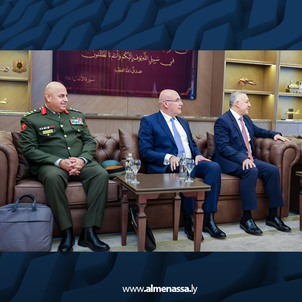 Extra.jpg69 القائد العام يستقبل وفدا رفيع المستوى من المملكة الأردنية الهاشمية