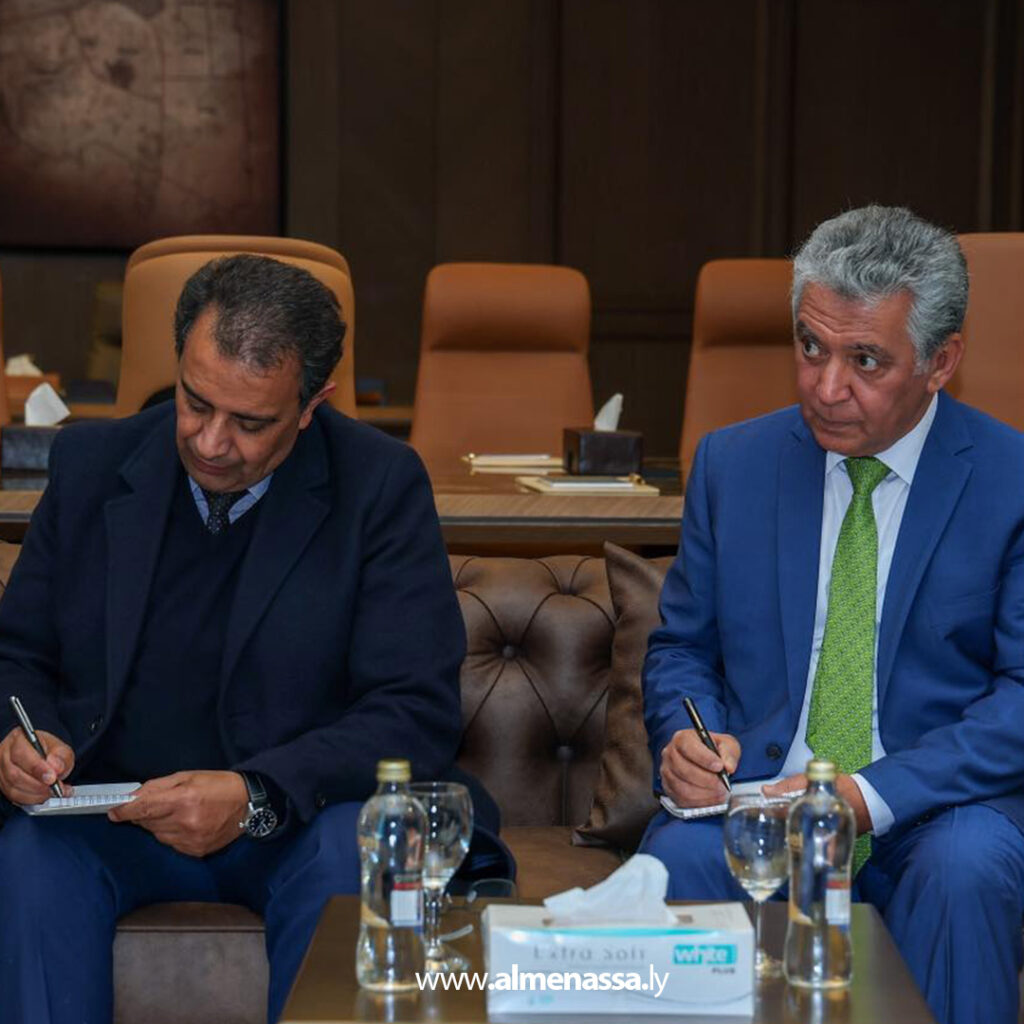 Extra12 القائد العام للقوات المسلحة يستقبل السفير البريطاني ويبحث سبل التعاون الأمني والاقتصادي