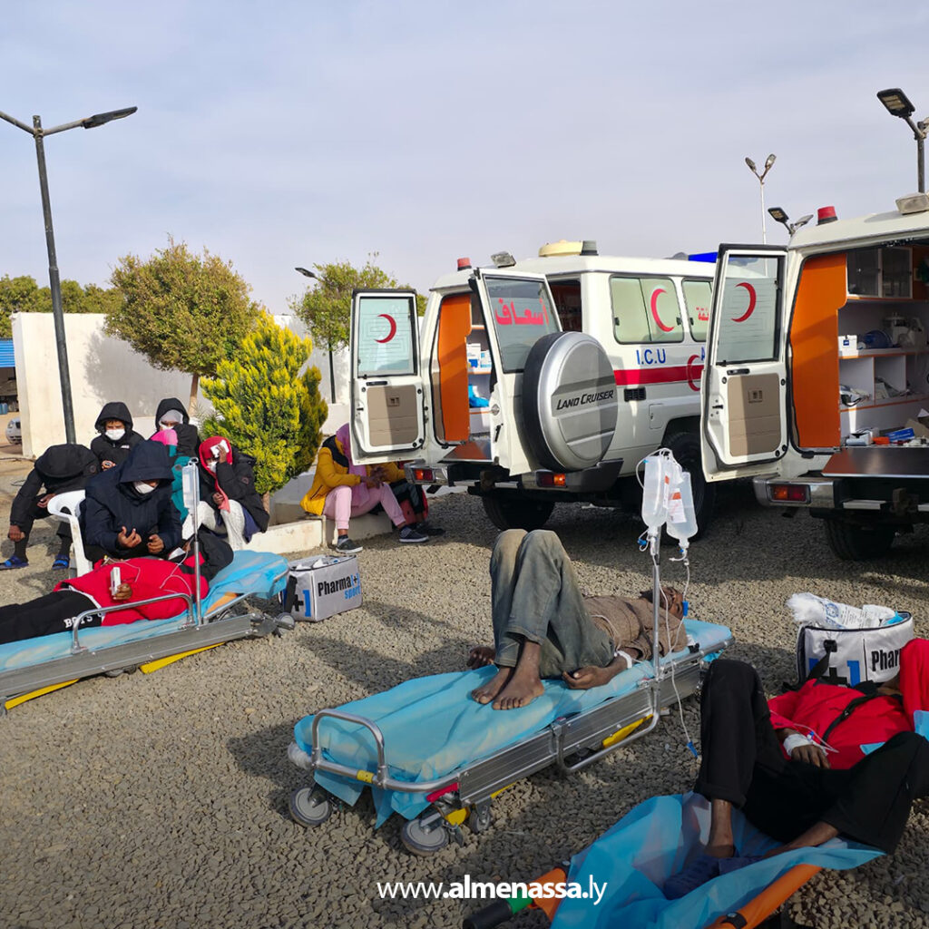 قافلة طبية تعالج 200 مهاجر محرر من السجن السري بالكفرة
