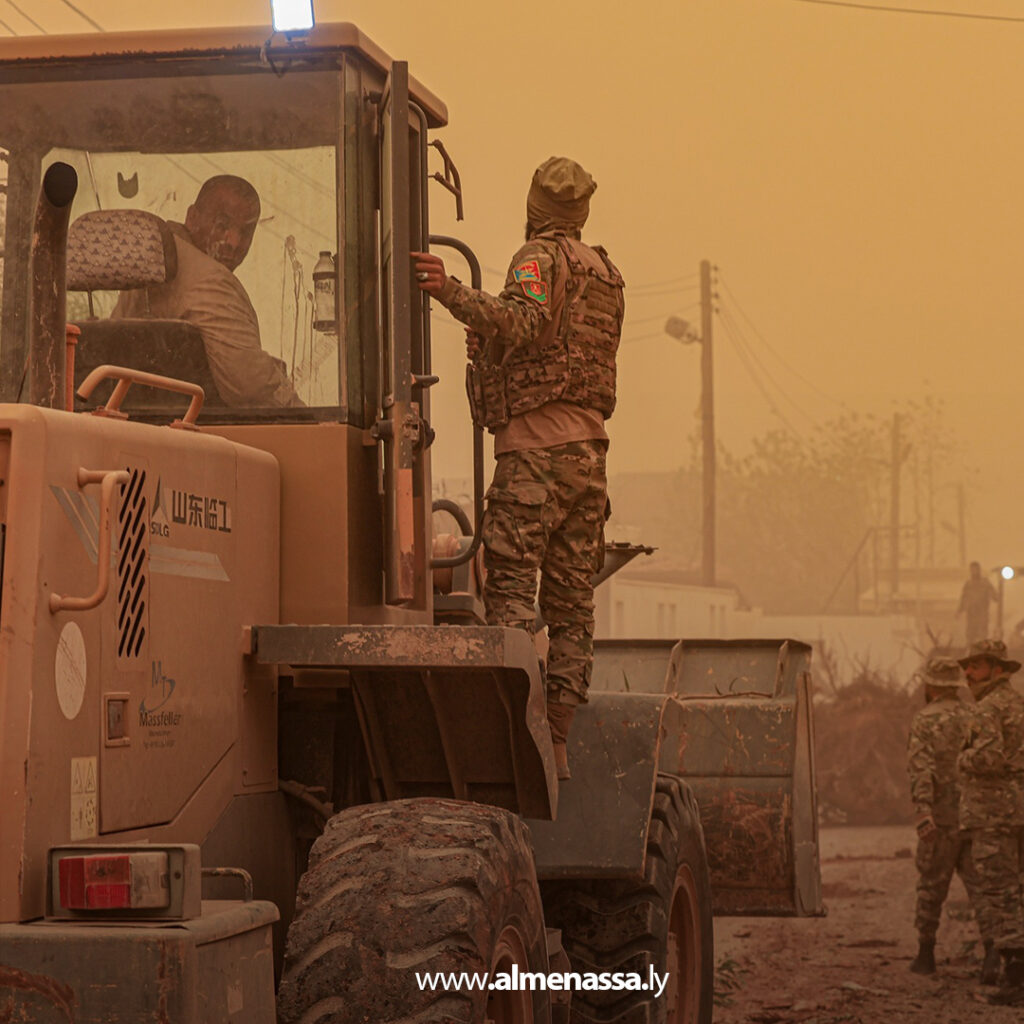 Extra 16.jpg3 16 القوات المسلحة تتدخل لمواجهة آثار العاصفة في بنغازي والبيضاء