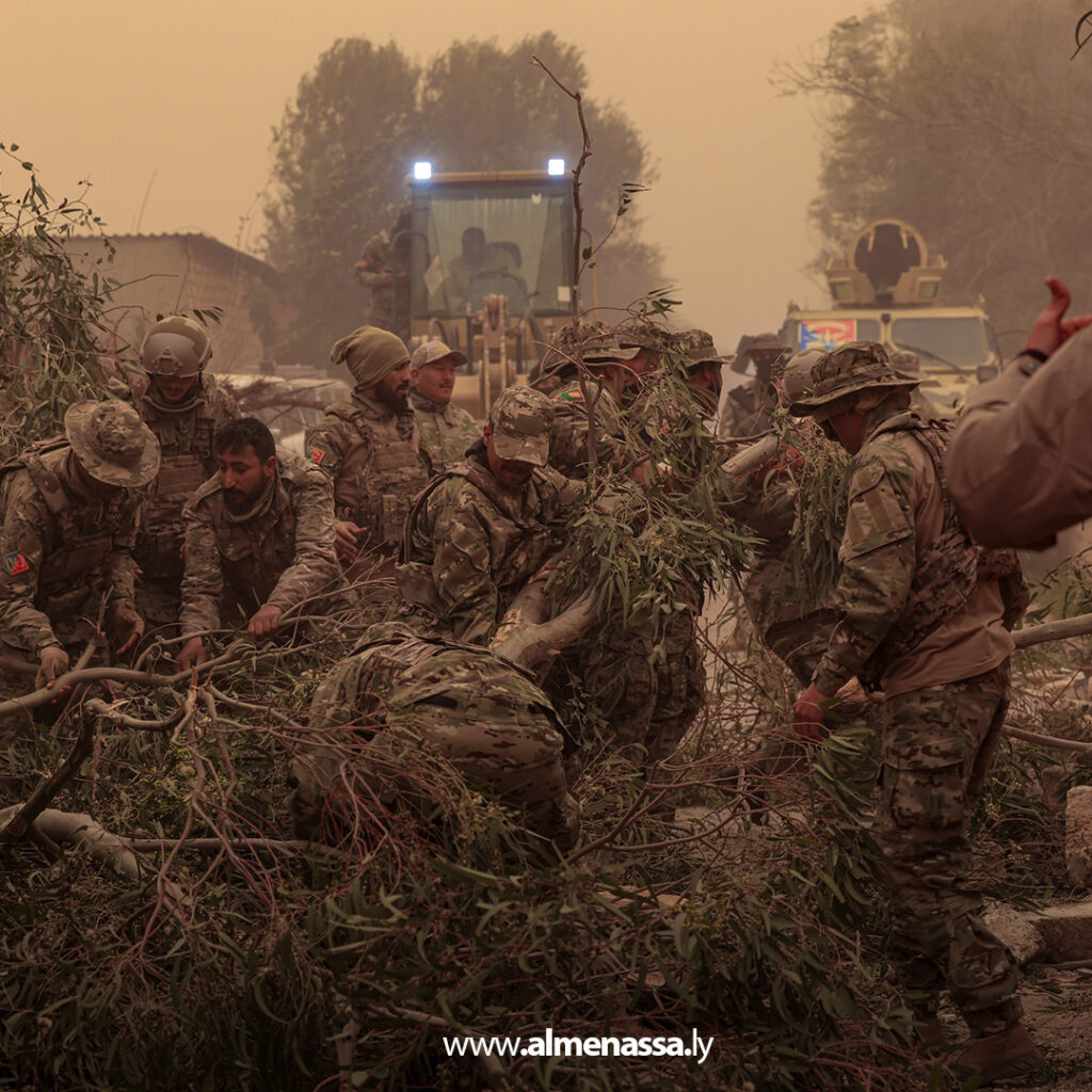 Extra 2.jpg17 2 القوات المسلحة تتدخل لمواجهة آثار العاصفة في بنغازي والبيضاء