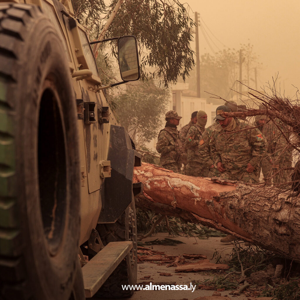 Extra 2.jpg25 2 القوات المسلحة تتدخل لمواجهة آثار العاصفة في بنغازي والبيضاء