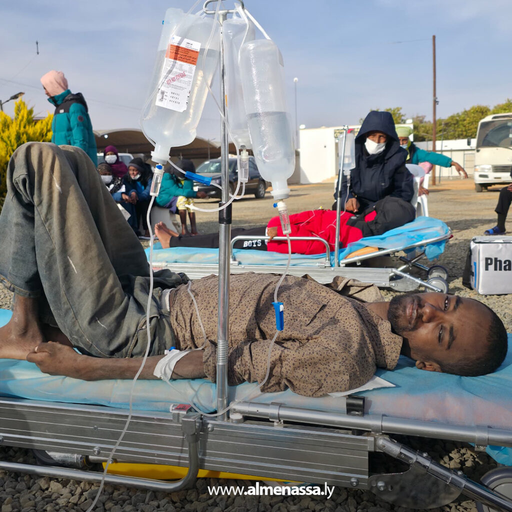 قافلة طبية تعالج 200 مهاجر محرر من السجن السري بالكفرة