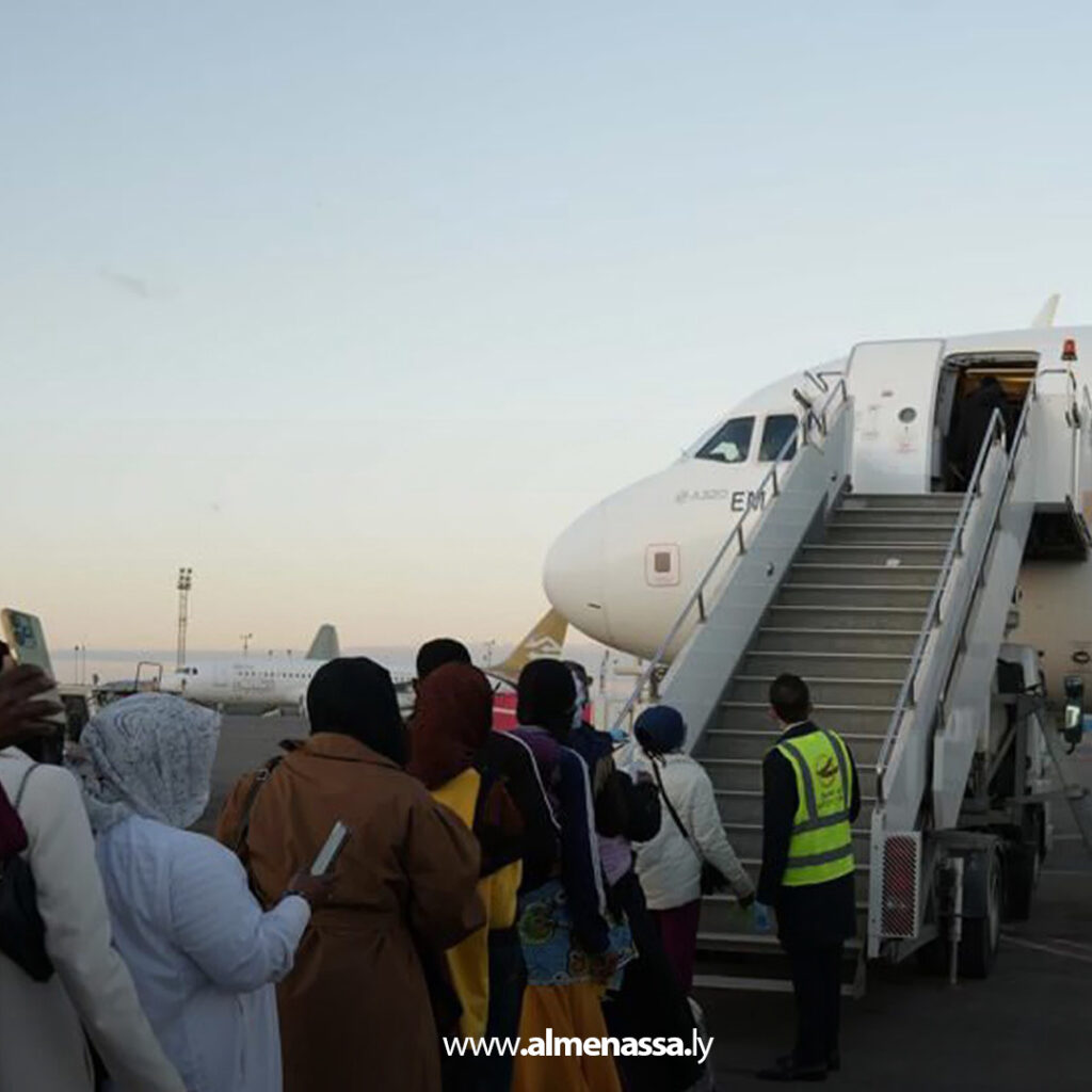 Extra 38.jpg1 38 وزارة الداخلية تُرحّل مهاجرين غير شرعيين من الجنسية النيجيرية عبر مطار معيتيقة