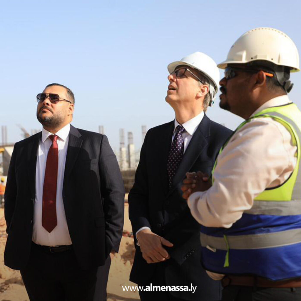 Extra 41.jpg2 41 السفير البريطاني يزور سرت ويطلع على مشاريع البنية التحتية والمنطقة الحرة