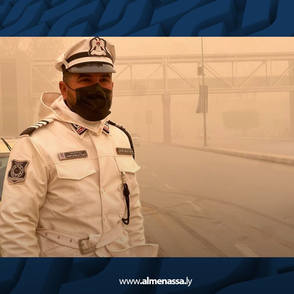 WhatsApp Image 2026 01 20 at 9.16.38 PM أمن بنغازي تواصل إزالة مخلفات العاصفة وتأمين الطرق رغم انعدام الرؤية