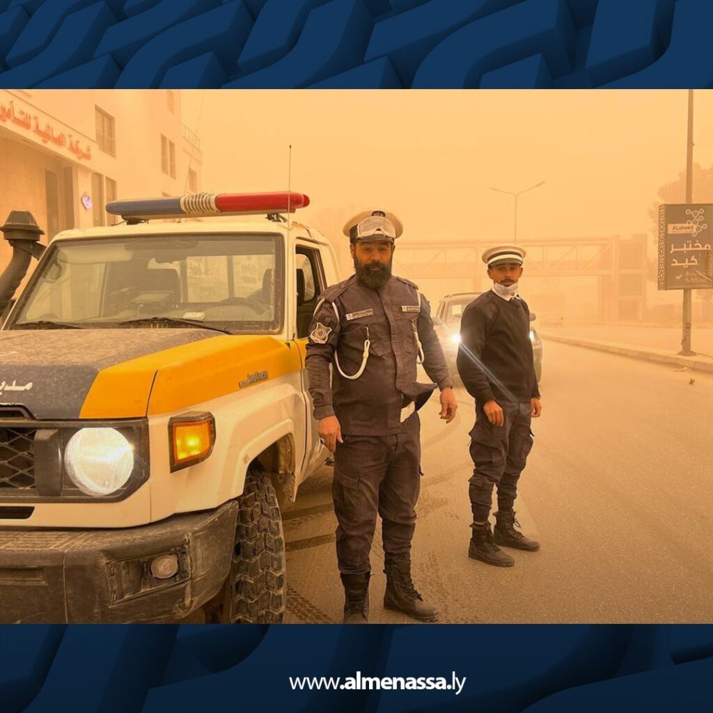 WhatsApp Image 2026 01 20 at 9.16.39 PM أمن بنغازي تواصل إزالة مخلفات العاصفة وتأمين الطرق رغم انعدام الرؤية