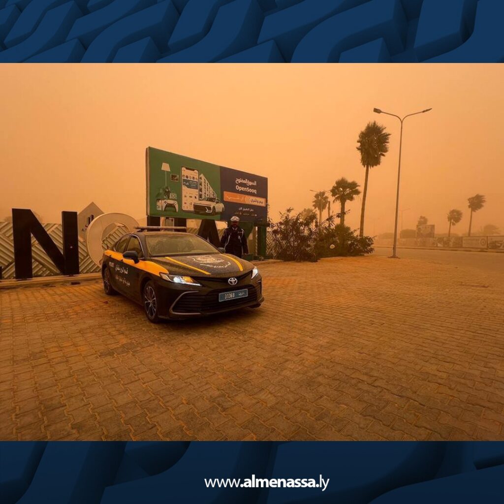 WhatsApp Image 2026 01 20 at 9.16.41 PM 3 أمن بنغازي تواصل إزالة مخلفات العاصفة وتأمين الطرق رغم انعدام الرؤية