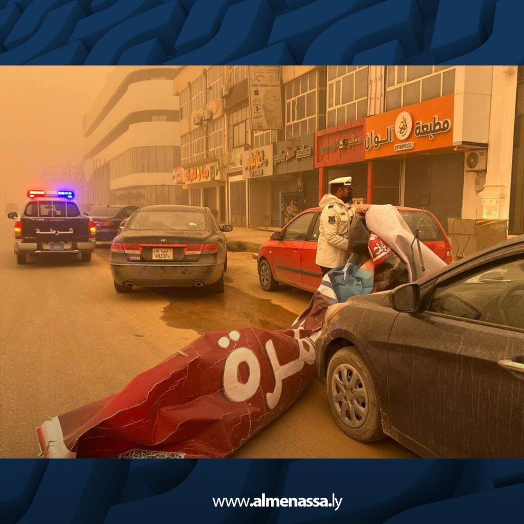 WhatsApp Image 2026 01 20 at 9.16.41 PM 4 أمن بنغازي تواصل إزالة مخلفات العاصفة وتأمين الطرق رغم انعدام الرؤية