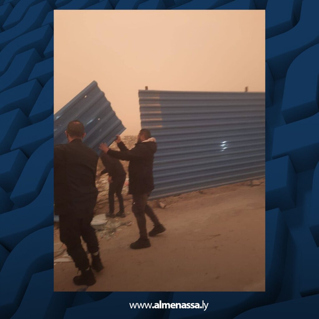 WhatsApp Image 2026 01 20 at 9.16.42 PM 2 أمن بنغازي تواصل إزالة مخلفات العاصفة وتأمين الطرق رغم انعدام الرؤية