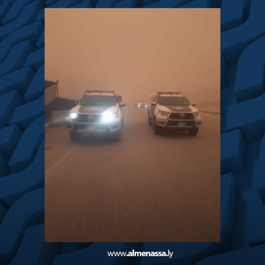 WhatsApp Image 2026 01 20 at 9.16.42 PM 3 أمن بنغازي تواصل إزالة مخلفات العاصفة وتأمين الطرق رغم انعدام الرؤية